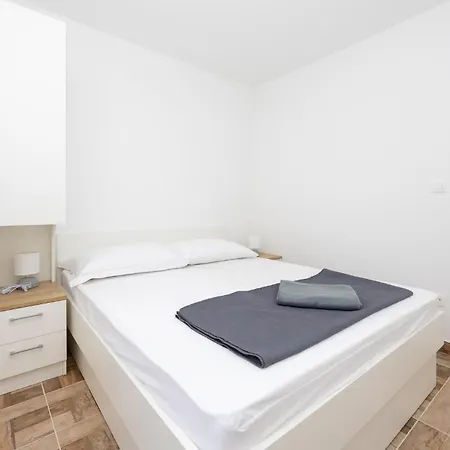 1 Bedroom Gorgeous In Appartement *